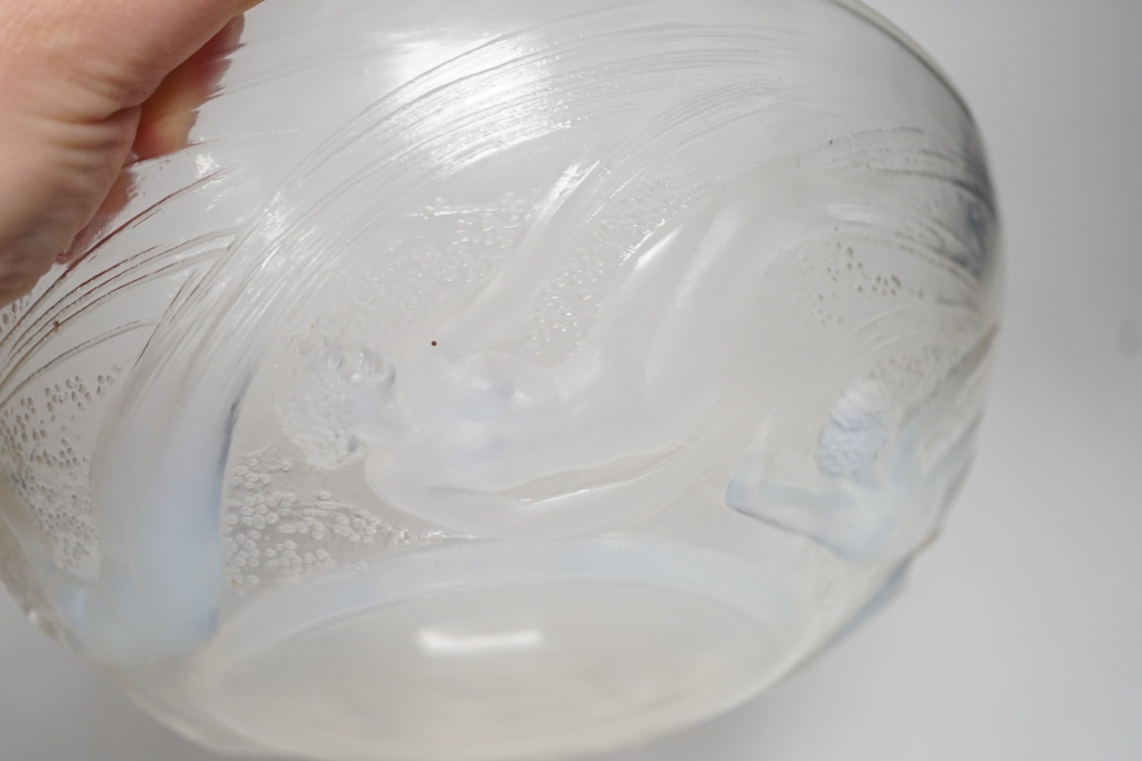 A R. Lalique Ondines opalescent glass bowl, etched mark, numbered 380, diameter 21cm
